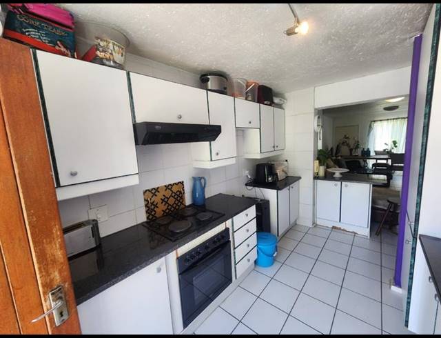 2 BEDROOM TOWNHOUSE FOR SALE IN BASSONIA